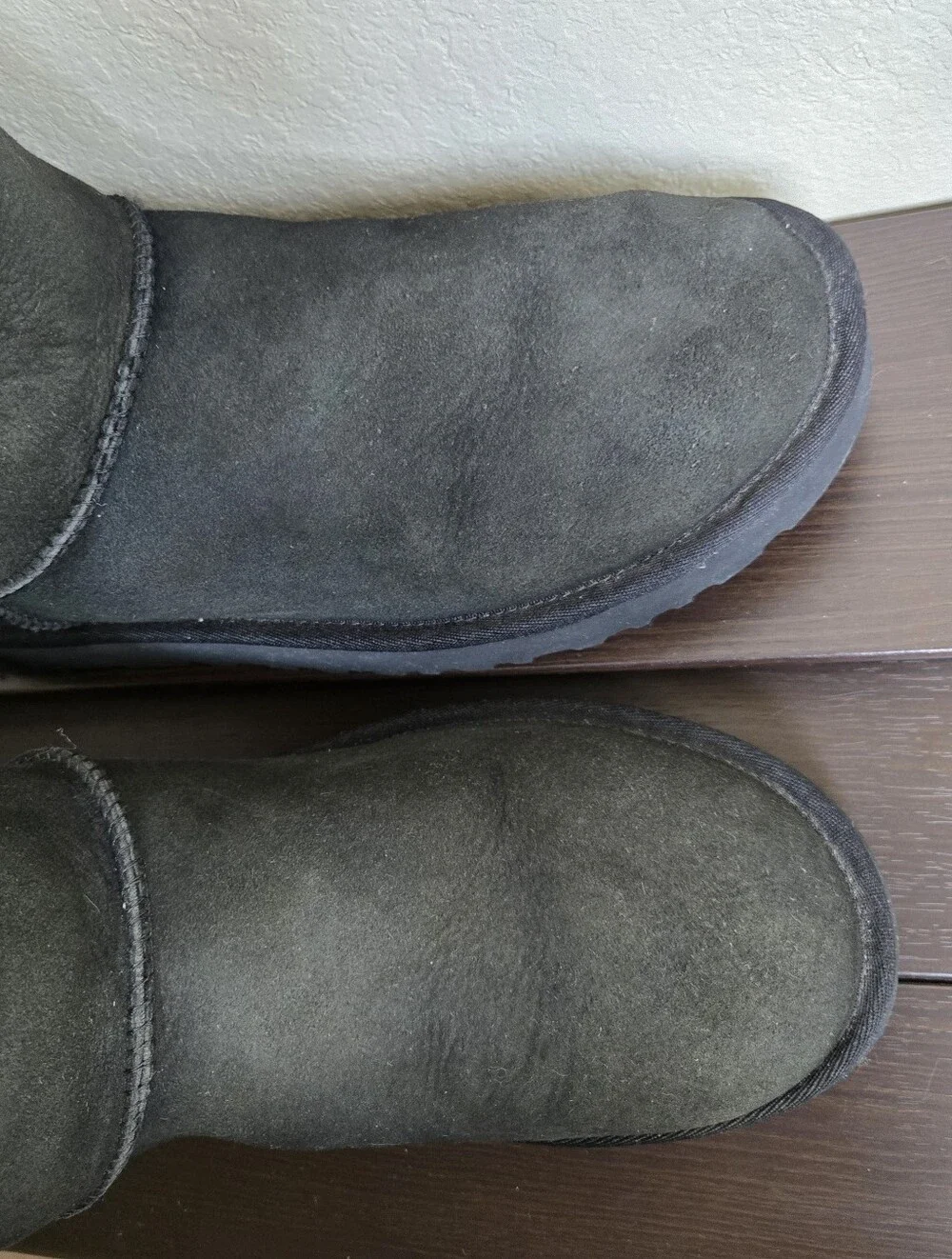 The UGG Bailey Button Boot (Style 5803) Size 10